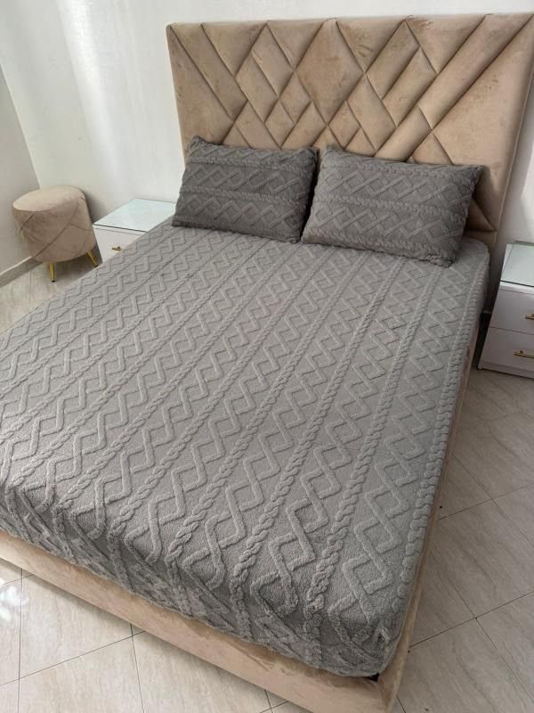 Quilted Velvet Fitted Bed Cover — photo 4