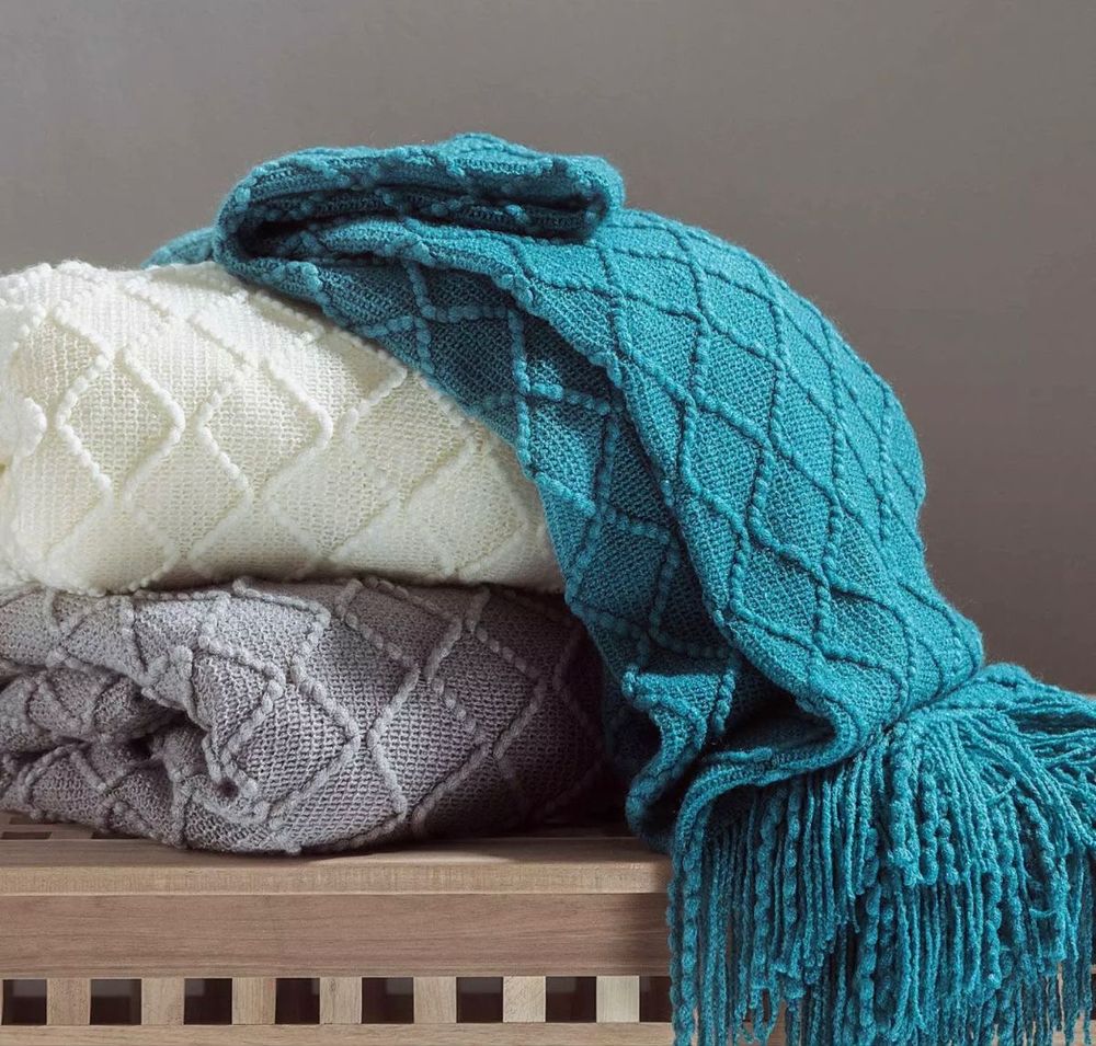 Knitted Throw Blanket with Tassels — photo 9